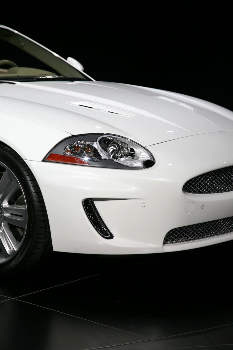  Jaguar XKR Convertible 2010 года  (фото 19 из 19)
